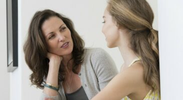 Famille : faut-il autoriser son ado à sortir si tard (et seul) ?