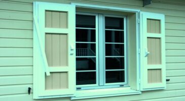 Combien coûte l’installation de volets en bois ?