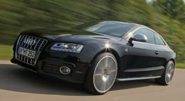 À 250 km/h, un expert auto dépasse une voiture … de police !