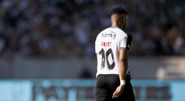 Remplacé, Dimitri Payet pète les plombs au Brésil (vidéo)