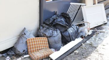 Dépôt sauvage : il abandonne ses déchets dans la rue, il doit régler une amende de 135 euros par objet