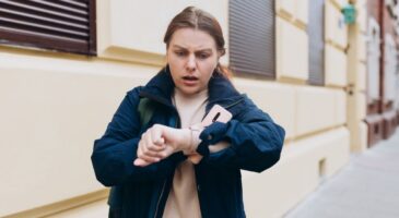 Selon la psychologie, les adultes qui arrivent en retard ne le font pas par manque de respect, mais ont tendance à s'illusionner eux-mêmes