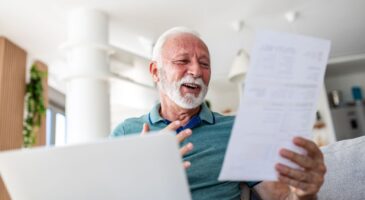 La réaction de Justin, retraité à 63 ans, après avoir vu sa première pension sur son compte en banque : "C'est un jour de grande joie et d'enthousiasme pour les retraités"
