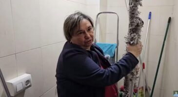 Maria José, 60 ans, femme de ménage : "En ce moment, je gagne 300 euros pour nettoyer les entrées de 3 immeubles, c'est une misère"