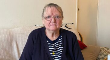 A 74 ans, la pension de cette retraitée lui permet tout juste de survivre : "À quoi bon sortir si on n'a pas les moyens de payer l'essence ?"
