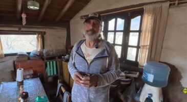 À 70 ans, ce retraité vit seul à la campagne : "Je touche la pension minimale et j’ai plus qu’il n’en faut, mais malgré cela je bois de l’eau de pluie depuis 2012"