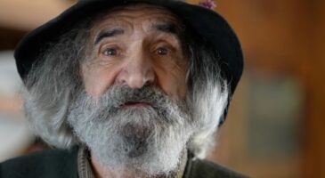 À 78 ans, il vit dans la forêt à ramasser des plantes et n’a presque pas d’argent : "Je suis heureux avec très peu. Pour moi, la liberté, c'est de décider de partir quand et où l'on veut : ça n'a pas de prix"