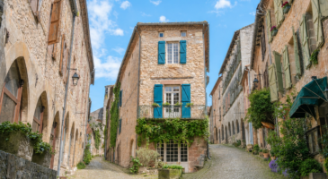 Voici le plus beau village médiéval de France, selon Petit Futé