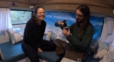 Martin et Maria vivent dans une camionnette depuis 14 ans : "Nous dépensons 300 € par personne et nous ne payons ni l'eau ni l'électricité"
