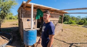 Il a démissionné, quitté la ville et est allé vivre dans un village loin de tout : "Ici, on vit à son propre rythme"