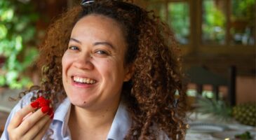 Anne-Charlotte, 28 ans, a tout quitté pour vivre dans un petit village en pleine campagne : "Tout était cher et comme j’avais un petit salaire, je finissais tous les mois dans le rouge"