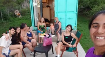 Silvia, retraitée de 64 ans, vit dans un conteneur maritime de 15 m2 transformé en maison en 90 jours seulement : “Ce type de logement coûte environ 12 000 euros”