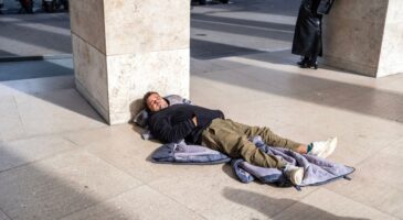 Manuel : "Je vis dans la rue même si j'ai un travail. Je préfère dormir dans la rue et pouvoir manger à ma faim plutôt que d'avoir un toit et de ne pas avoir assez à manger"