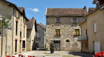 Cette cité de caractère, prisée par Jean-Marie Périer, fait partie des Plus Beaux Villages de France