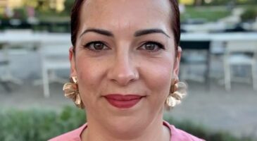 Mamen Martin, experte en nettoyage : "Le mélange d'eau chaude et d'ammoniaque est infaillible pour nettoyer les radiateurs de l'intérieur de manière rapide et efficace"