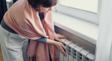 Maria à propos du chauffage électrique dans son appartement de 70 m² : "Ma facture de chauffage grimpe jusqu'à 200 euros"
