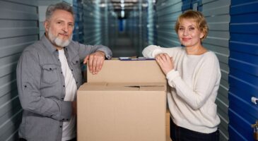 Vero, propriétaire d'un établissement proposant 97 espaces de stockage à la location : "Nous réalisons un chiffre d'affaires de 4 500 euros par centre — nous en avons trois — et nous louons deux mètres carrés pour 50 euros, TVA et assurance incluses"