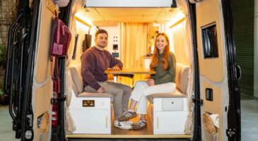 Charlie et Rose ont transformé une vieille camionnette poussiéreuse en un mini appartement sur roues : "Nous voulions partir en voyage et être totalement autonomes"