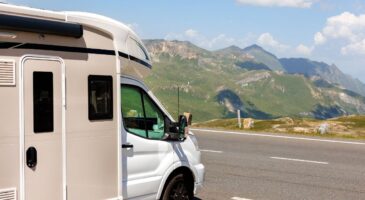 "Ils laissent des déjections partout dans la nature" : après Biarritz et Nice, les camping-cars et vans aménagés bientôt interdits à Chamonix ?