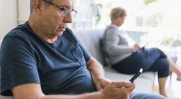 J'ai 61 ans et mes enfants appellent ma femme quand ils ont besoin de quelque chose et m'appellent, moi, quand ils ont besoin d'argent. Je ne sais pas à quel moment je suis devenu la banque plutôt que le père