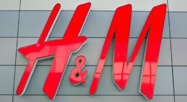 H&M : bye-bye les bottes de motardes, ce modèle en daim qui ne fait pas mal aux pieds est le summum du chic pour l’automne