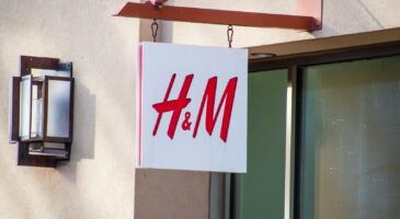 H&M : plus chic qu’une jupe plissée, cette jupe élégante et féminine sublime toutes les morphologies pour cet automne 2026