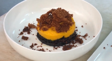 Crumble de Carotte-Ananas sur Boudin noir
