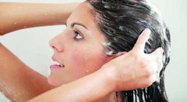 Cheveux : à quel rythme faut-il se les laver ?