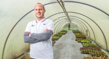 Devoir de mémoire : la belle entreprise de Gregory Mercy qui s’occupe avec soin de l’entretien des tombes en Loire-Atlantique