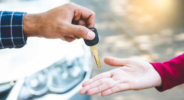 Location de voiture : avantages, conditions et prix