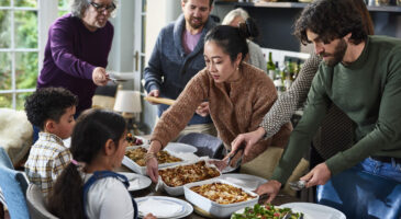 Covid-19 : les repas responsables de « presque la moitié » des cas dans le milieu familial