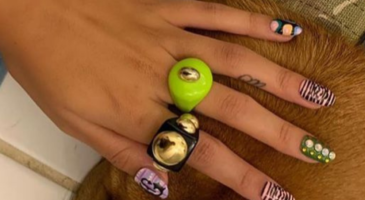 Dua Lipa, Bella Hadid, Miley Cyrus : voici la bague vintage qu’elles s’arrachent toutes (et qu'on est à deux doigts d'adopter)