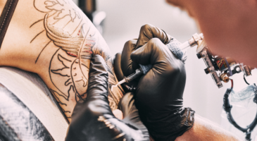 Une start-up new-yorkaise lance une encre de tatouage qui s’efface au bout d’un an !