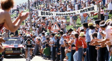Tour de France : l'histoire des voitures du Tour en images !