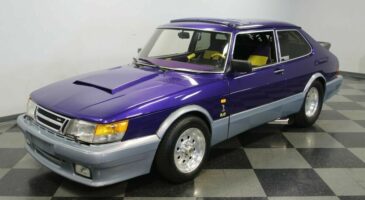 Saab 900 : ce modèle unique est doté d'un V8