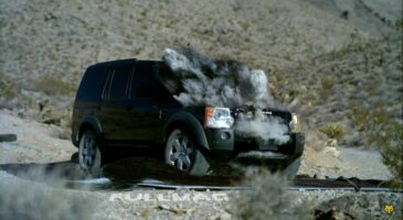Vidéo : Un Land Rover Discovery 3 défie le canon d'un tank