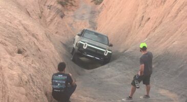 Rivian R1T : un pick-up vraiment à l'aise en tout-terrain