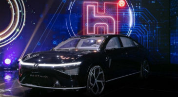 Foxconn dévoile ses trois premières voitures électriques !