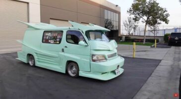 Vidéo : ce van japonais tuné nous laisse beaucoup perplexes