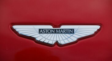 Logo : que signifient les ailes blanches d'Aston Martin ?