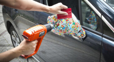 Autocollants & stickers : astuces pour les retirer sans traces