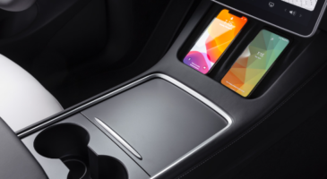 Tesla : des véhicules livrés sans port USB