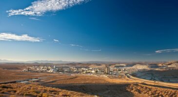 Batteries de voiture électrique : les mines de lithium font débat