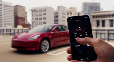 Tesla d'occasion : comment paramétrer et changer son nom ?