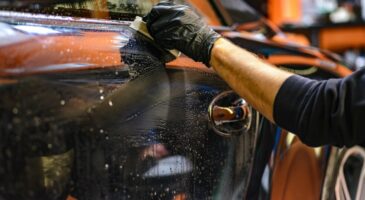 Voiture électrique : à quelle fréquence faut-il l'entretenir ?