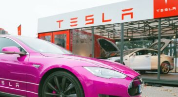 Accident à Paris : le chauffeur porte plainte contre Tesla France