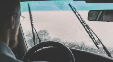À quelle fréquence doit-on changer ses balais d’essuie-glaces ?