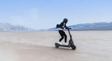 Segway débarque avec une trottinette V12 !