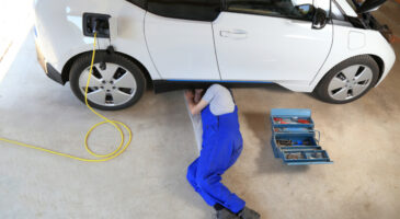 Peut-on travailler sur sa voiture devant son domicile en France ?