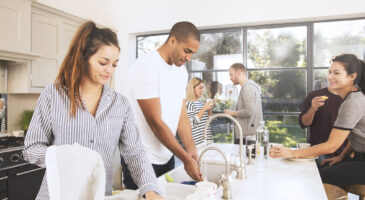 Economies : privilégier lave-vaisselle ou vaisselle à la main ?